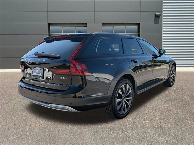 New 2025 Volvo V90 B6 Cross Country Plus w/ Climate Package image 5