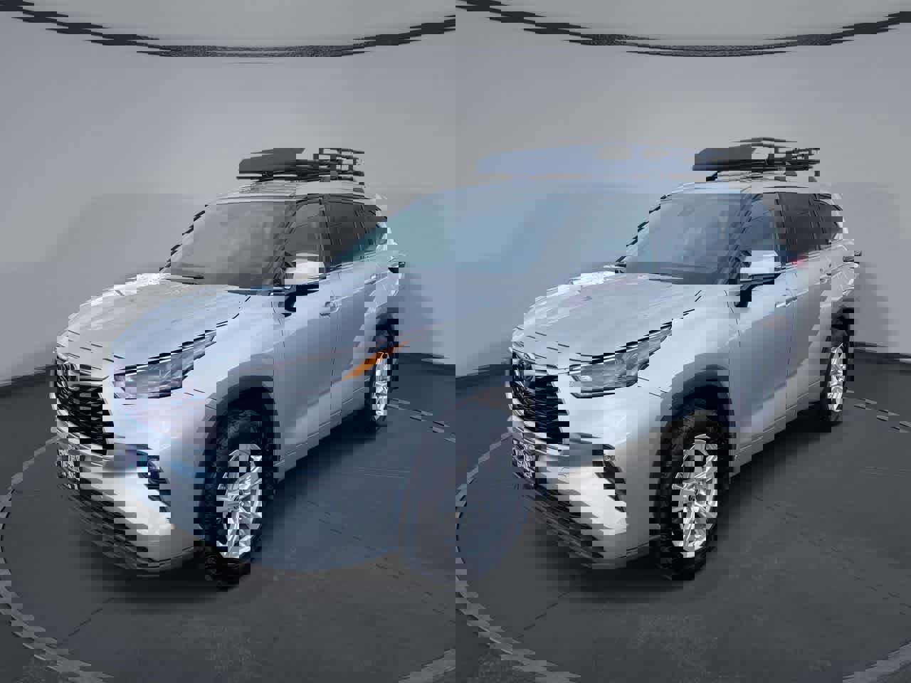 Used 2022 Toyota Highlander LE AWD/4WD image 1