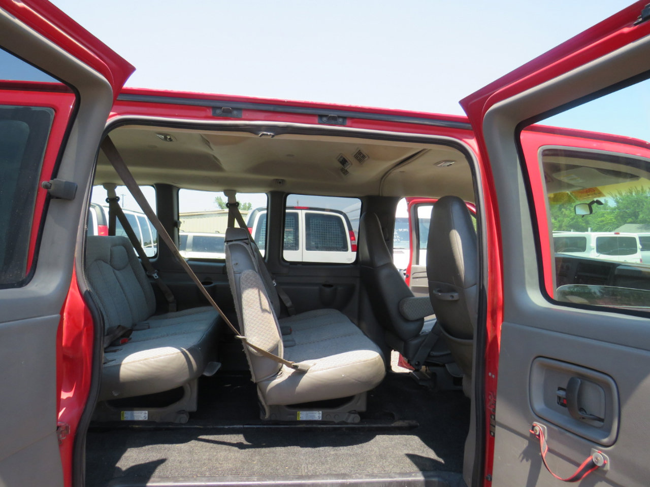 Used 2003 Chevrolet Express 2500 Passenger w/ LS Preferred Equipment Group image 31