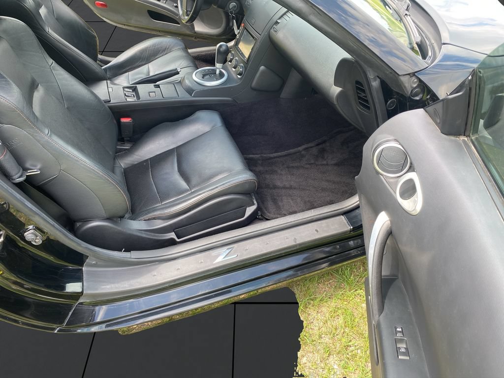 Used 2005 Nissan 350Z Touring RWD image 28