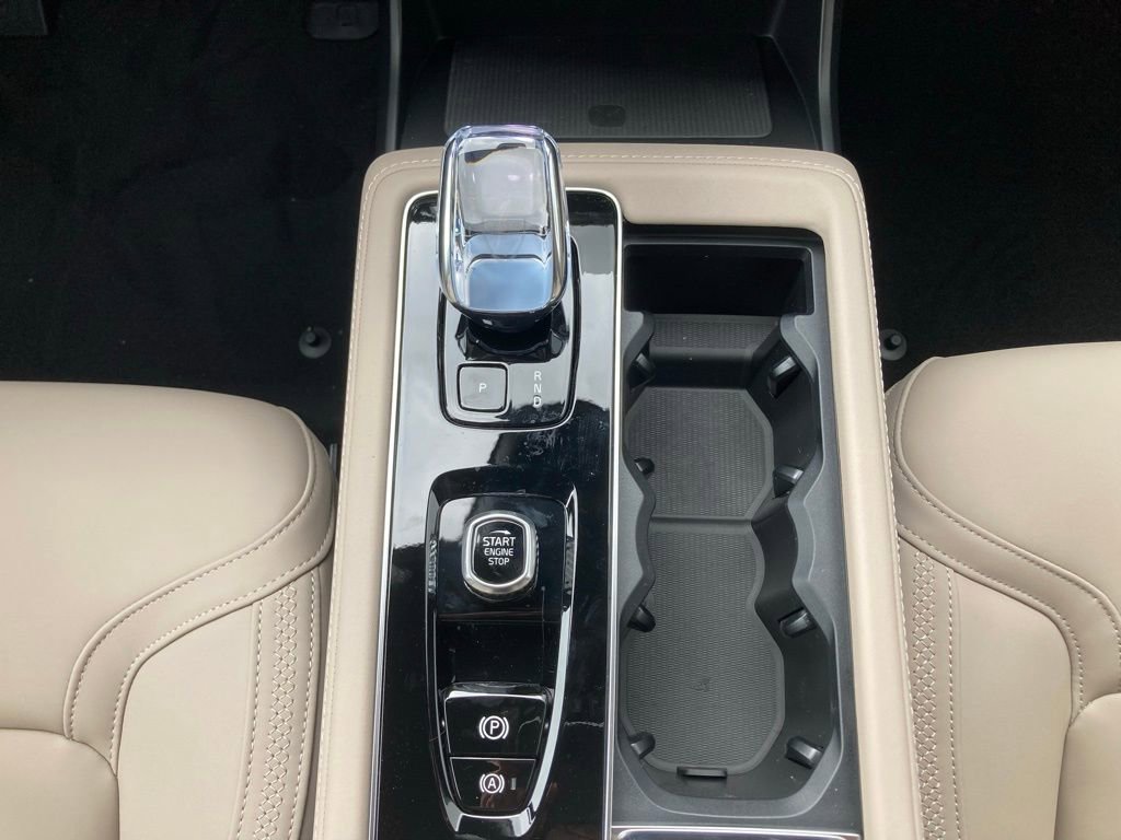 New 2026 Volvo XC90 B6 Plus w/ Protection Package Premier image 12