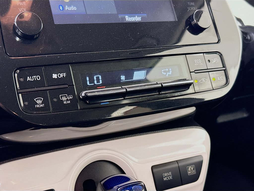 Certified 2016 Toyota Prius Two FWD image 18