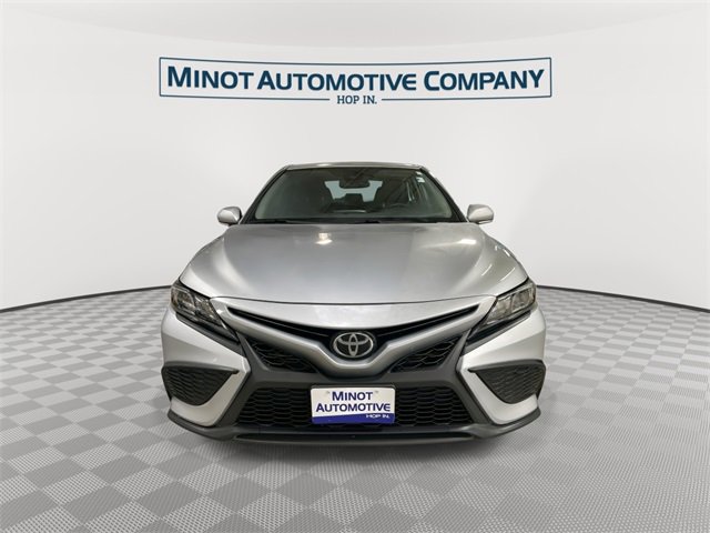 Used 2023 Toyota Camry SE image 3