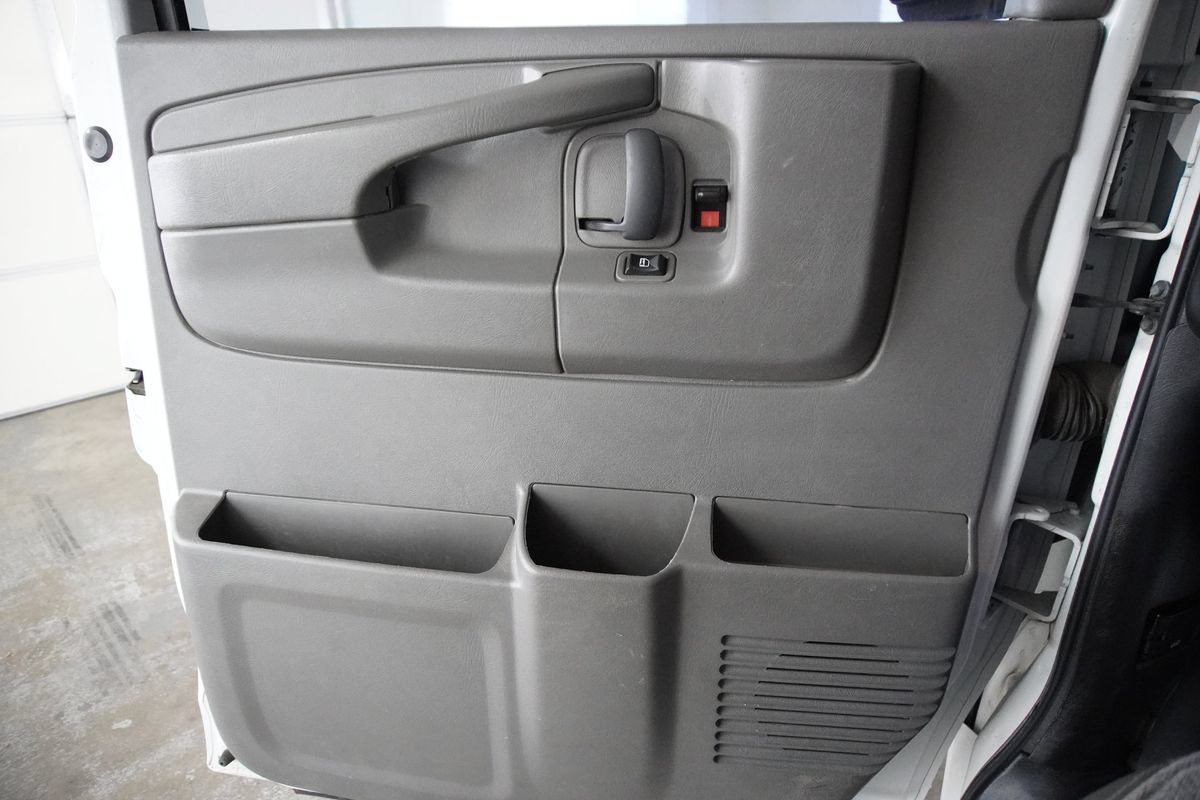Used 2014 Chevrolet Express 3500 Extended RWD image 16