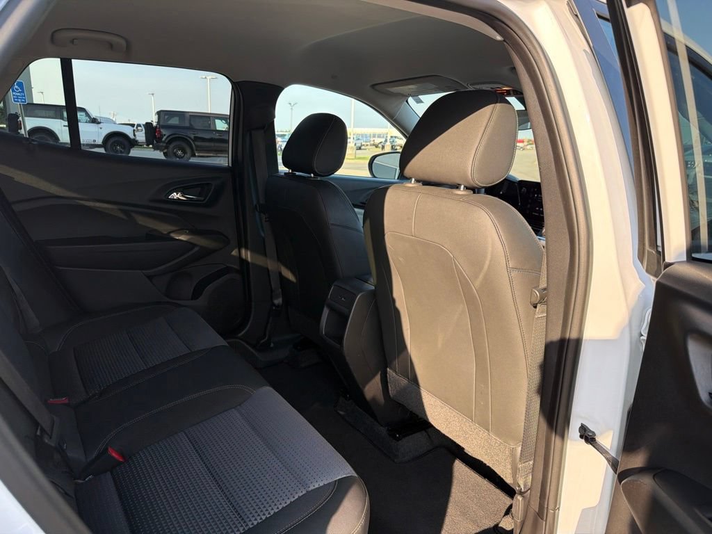 Used 2025 Chevrolet Trax LT FWD image 19