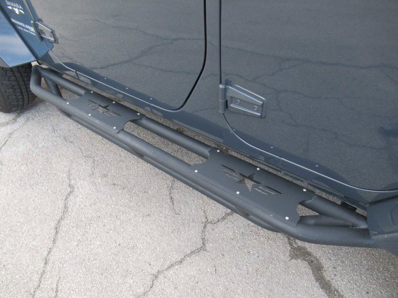 Used 2018 Jeep Wrangler Unlimited Sahara w/ Connectivity Group image 23