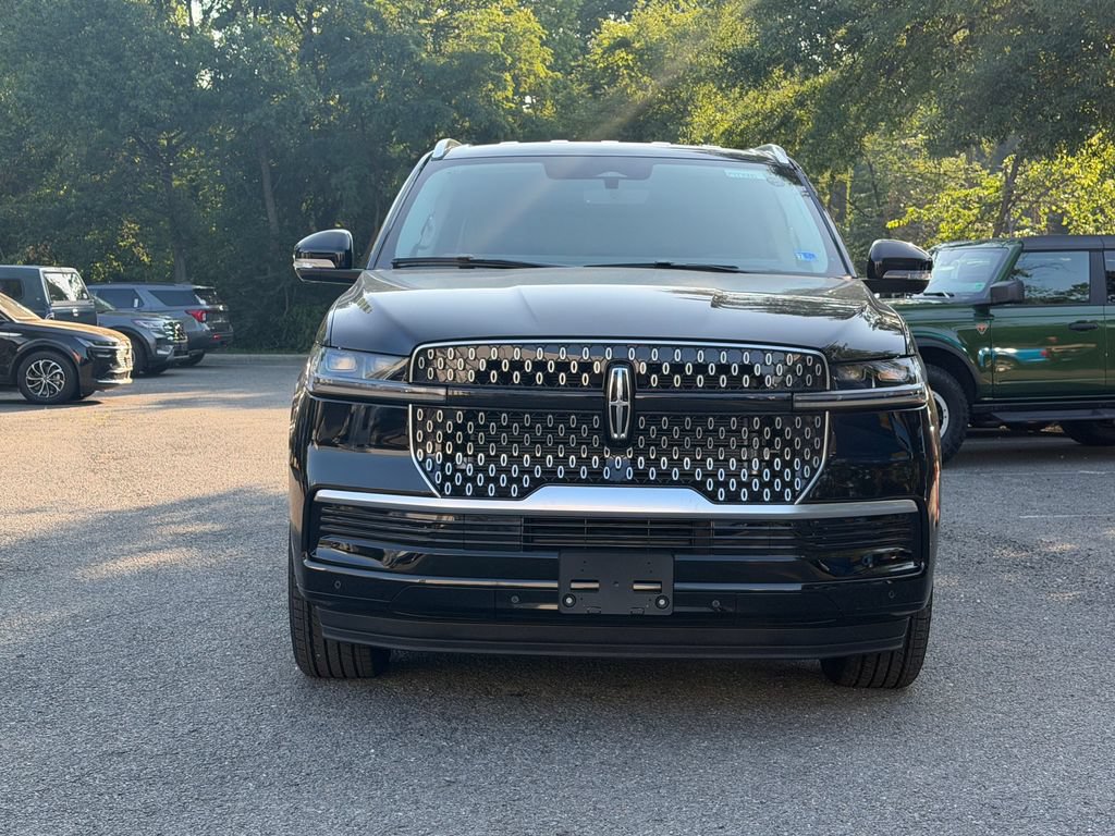 New 2027 Lincoln Navigator L Premier AWD/4WD image 2