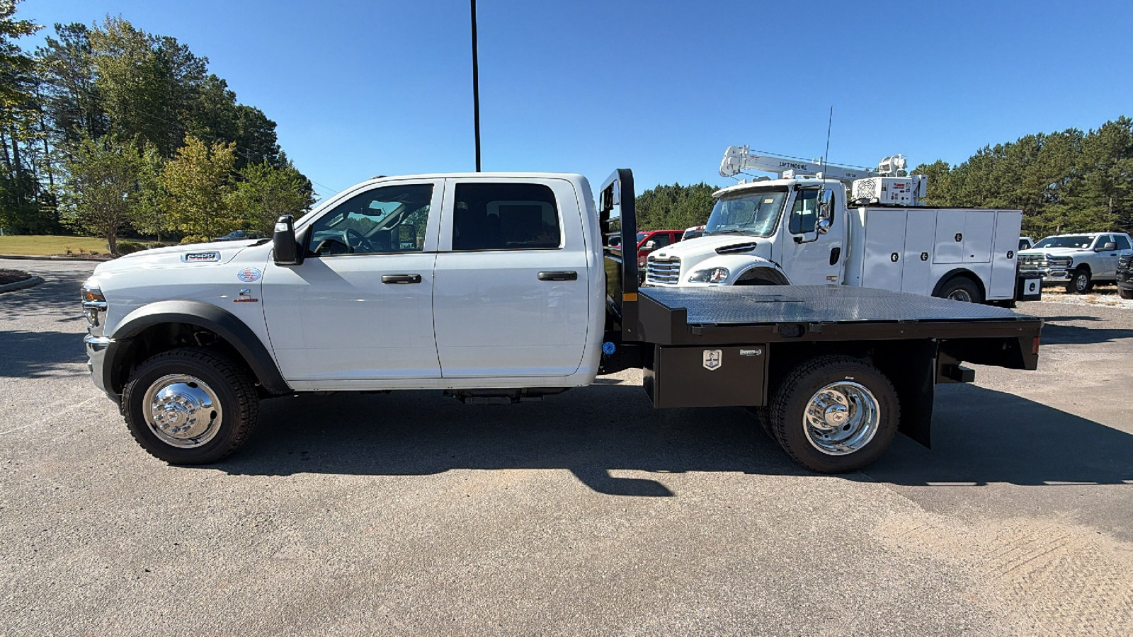 New 2026 RAM 5500 Tradesman w/ Chrome Appearance Group AWD/4WD image 11