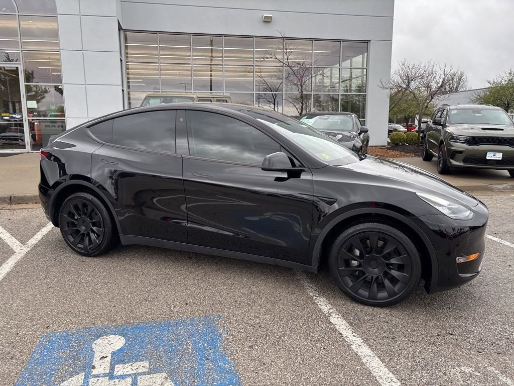 Used 2023 Tesla Model Y Long Range image 33