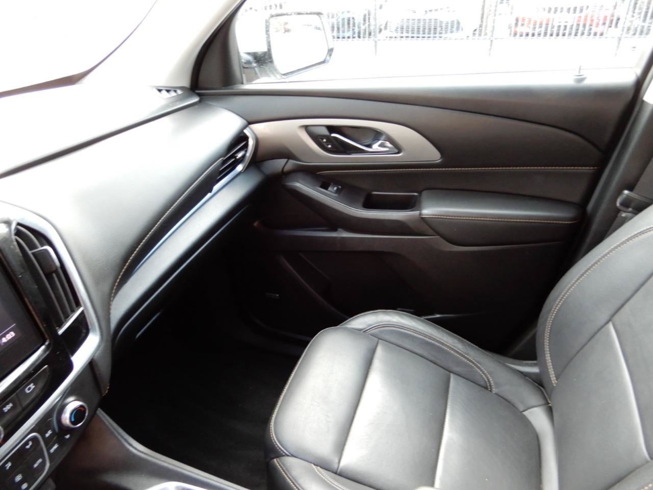 Used 2020 Chevrolet Traverse LT w/ LT Premium Package AWD/4WD image 17