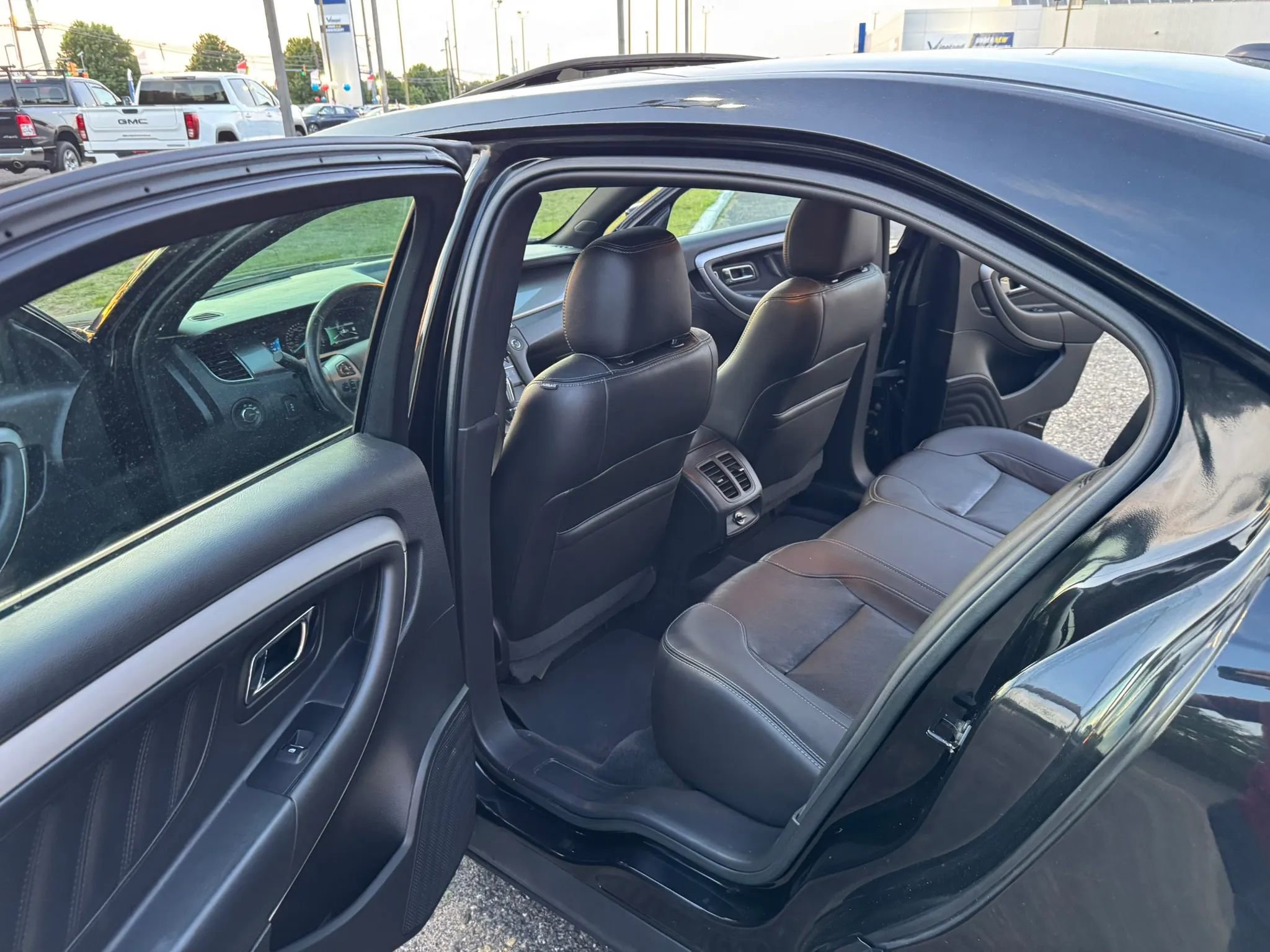 Used 2015 Ford Taurus SEL w/ Equipment Group 201A AWD/4WD image 12
