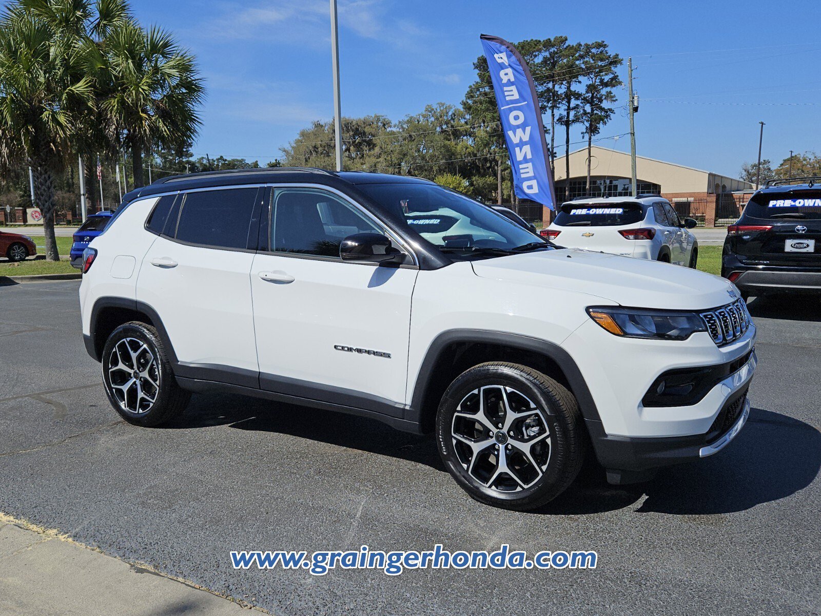 Used 2025 Jeep Compass Limited image 7