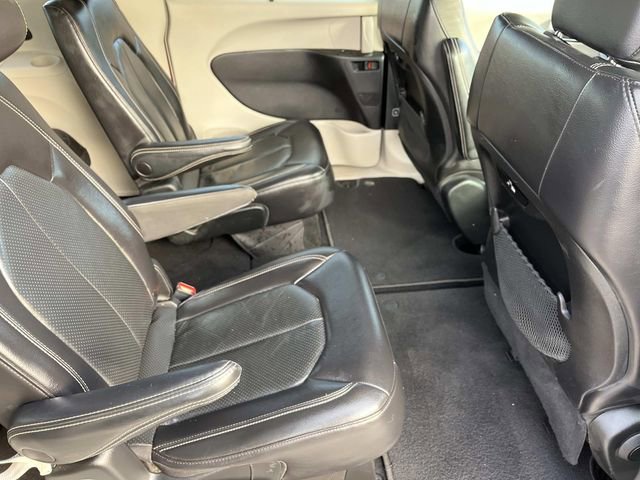 Used 2022 Chrysler Pacifica Touring-L image 20