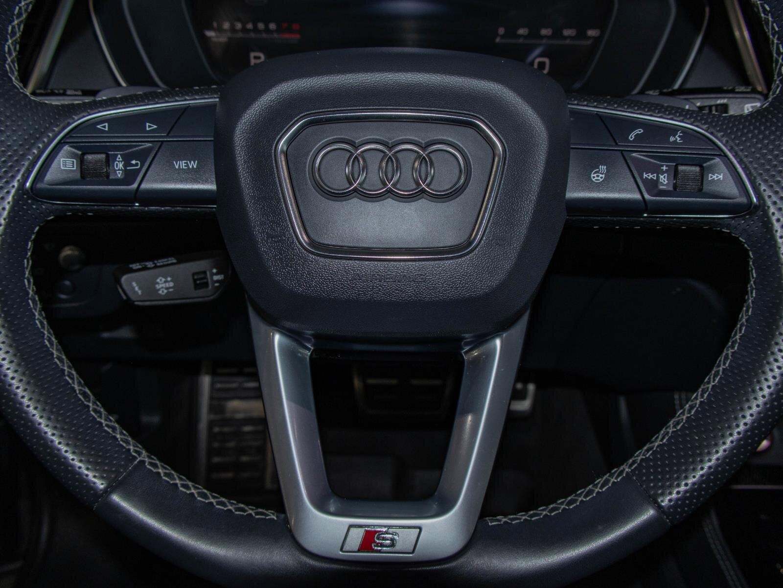 Used 2023 Audi SQ5 Prestige w/ Prestige Package image 12