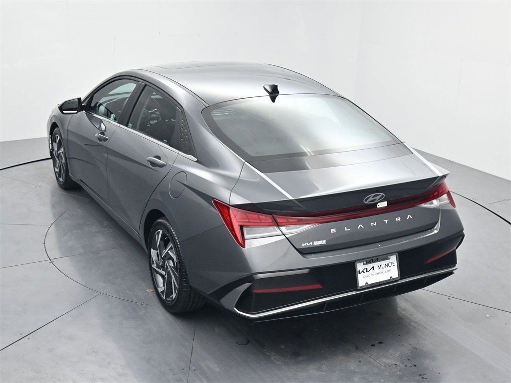 Used 2025 Hyundai Elantra SEL image 47