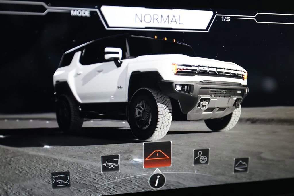 Used 2024 GMC Hummer EV 3X image 42