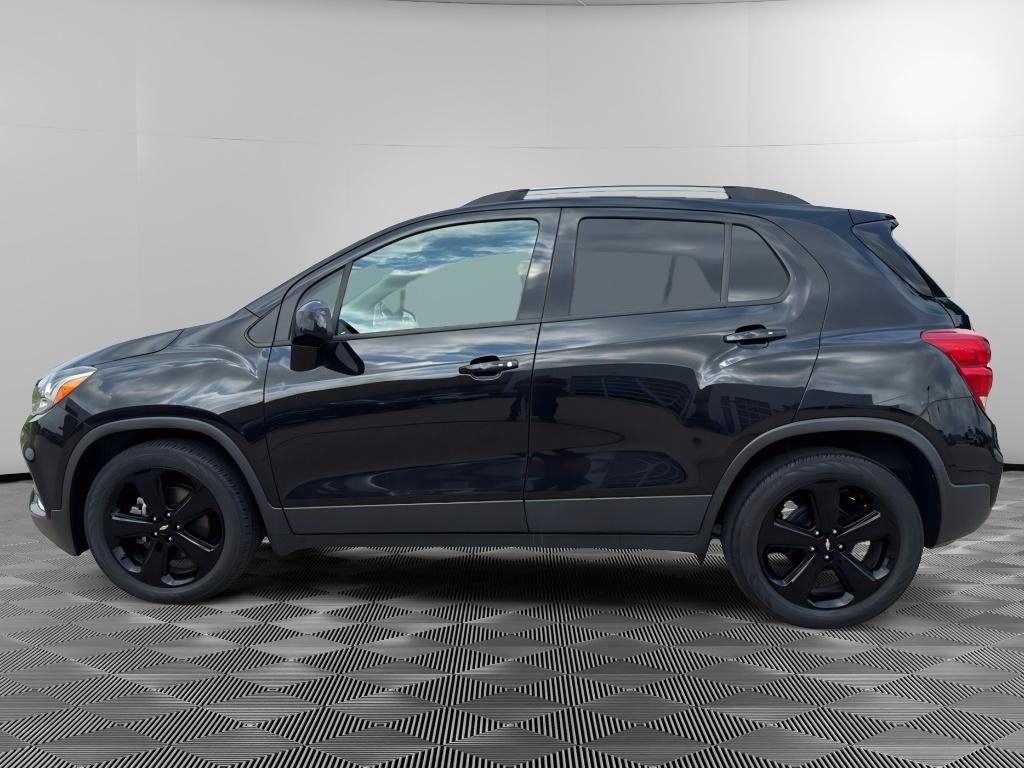 Used 2017 Chevrolet Trax Premier w/ Midnight Edition FWD image 2