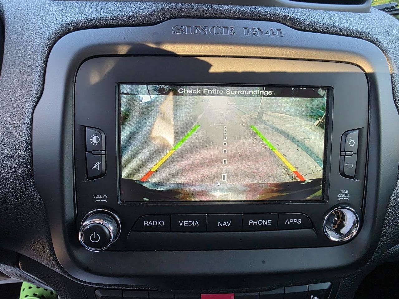 Used 2015 Jeep Renegade Latitude w/ Cold Weather Group AWD/4WD image 17