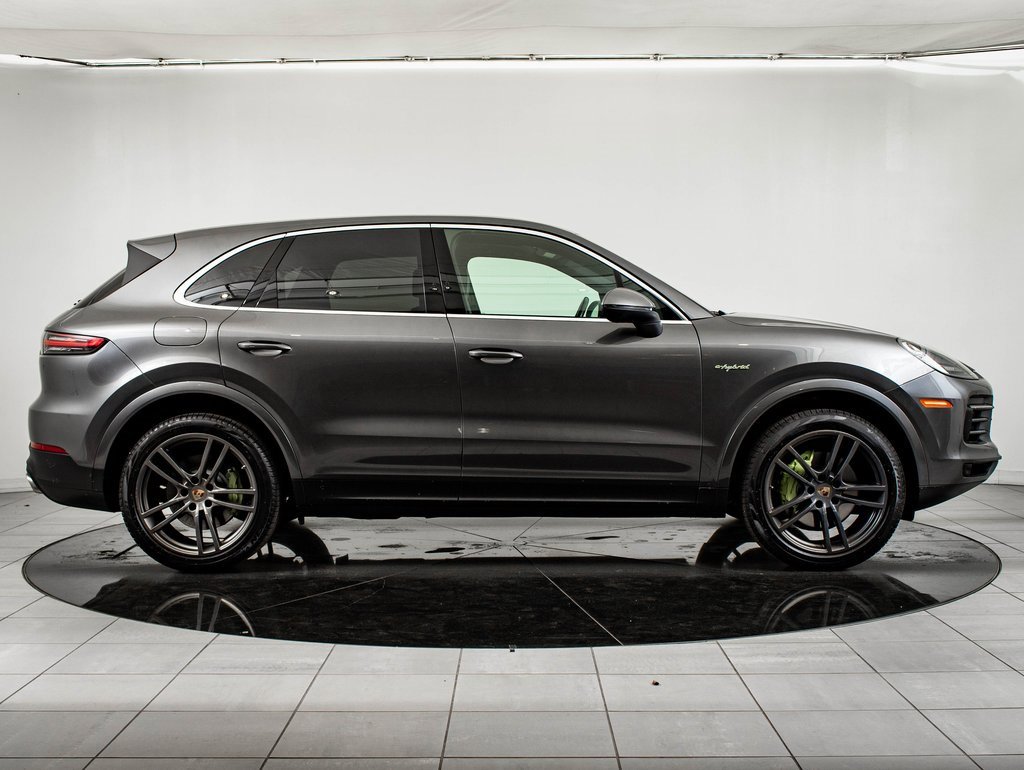 Certified 2022 Porsche Cayenne E-Hybrid w/ Premium Package image 9