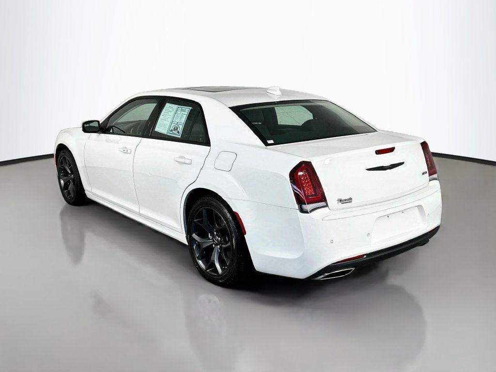 Used 2023 Chrysler 300 Touring L w/ Popular Equipment Group RWD image 5