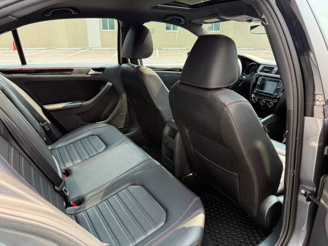 Used 2017 Volkswagen Jetta GLI FWD image 20