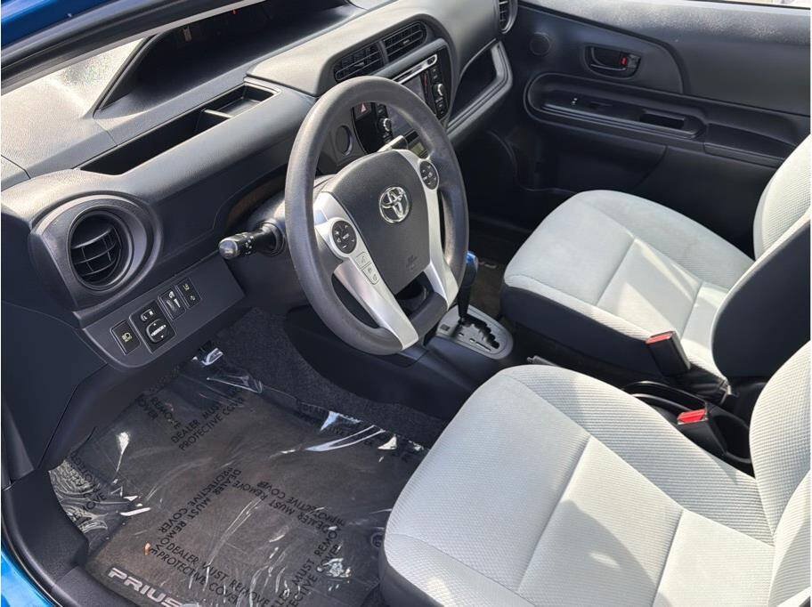 Used 2017 Toyota Prius C One FWD image 7