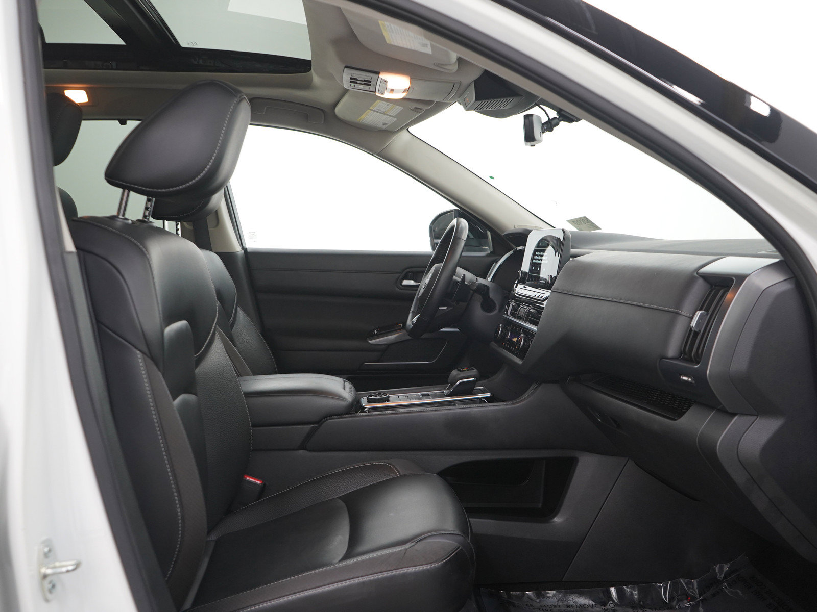Used 2024 Nissan Pathfinder SL w/ SL Premium Package AWD/4WD image 13
