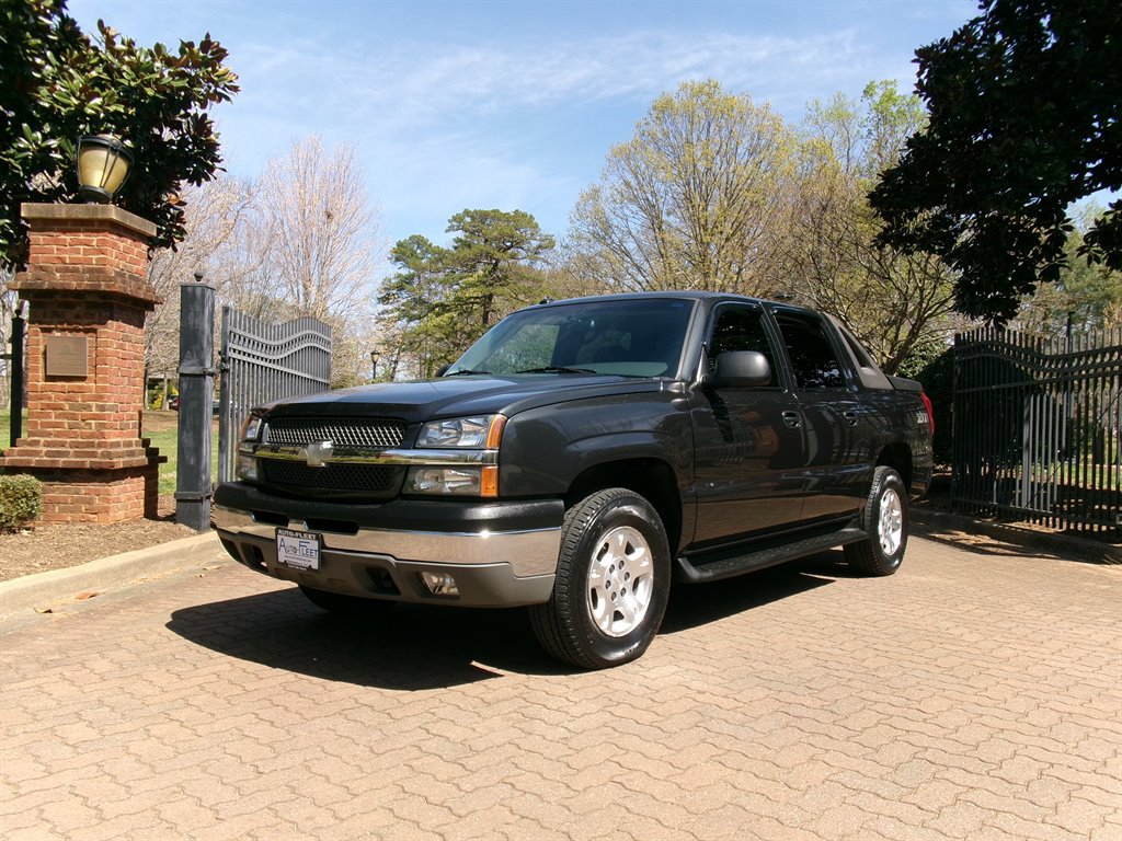 Used 2003 Chevrolet Avalanche 4x4 w/ Suspension Package, Off-Road image 1