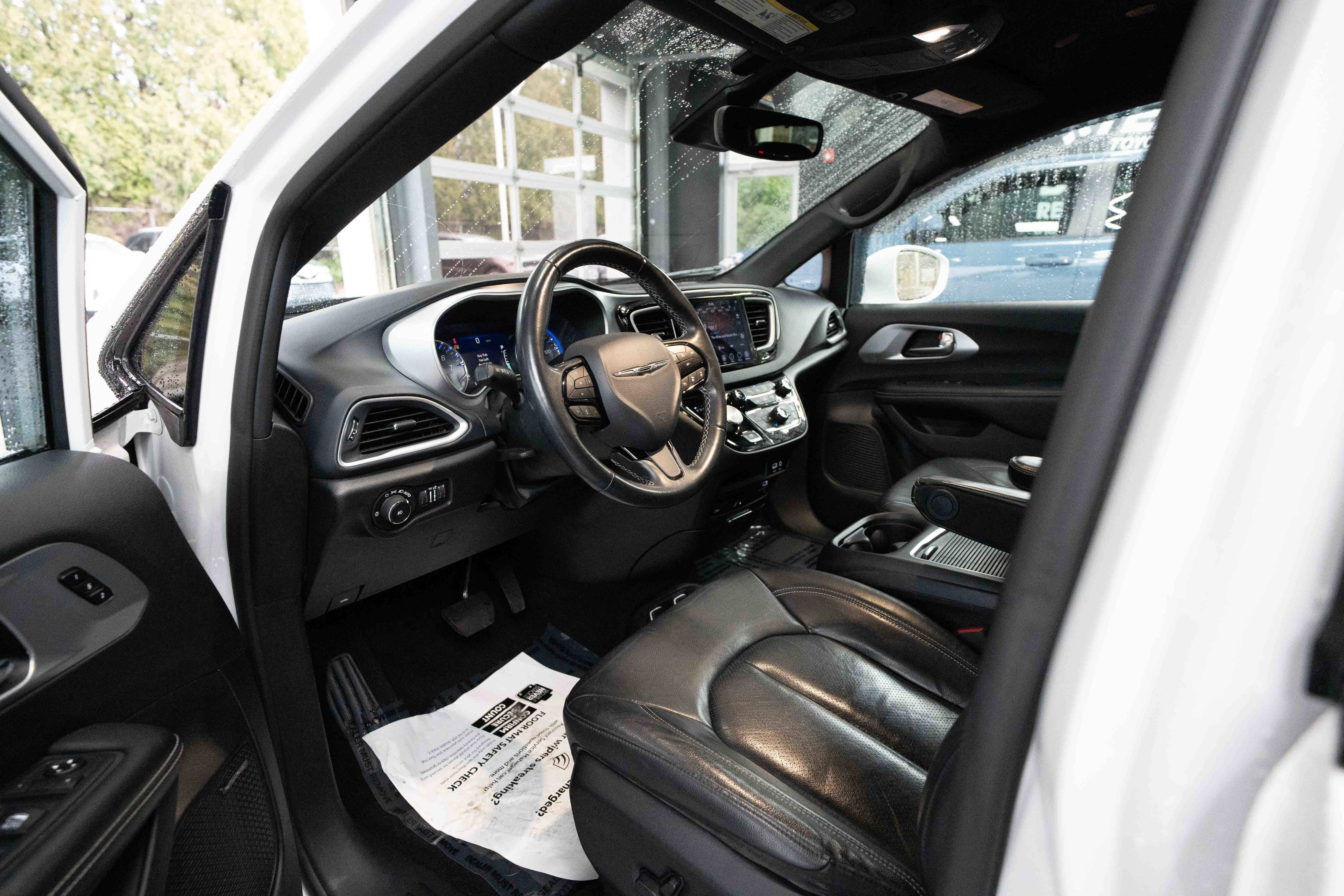 Used 2020 Chrysler Pacifica Touring-L Plus w/ Advanced Safetytec Group image 8