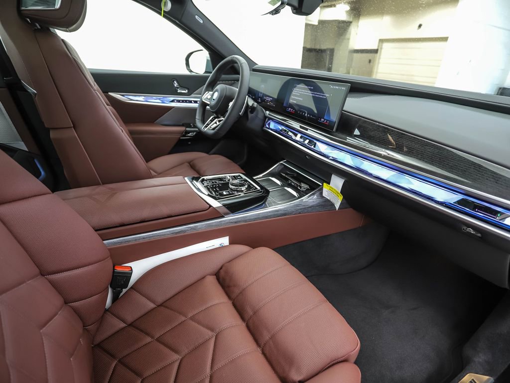 New 2026 BMW 750e xDrive image 32