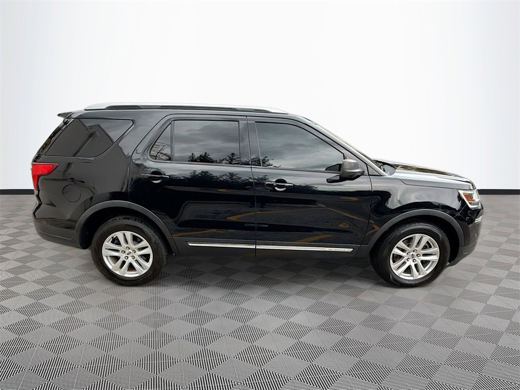 Used 2018 Ford Explorer XLT image 9