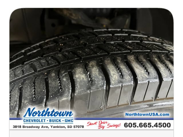 Used 2017 Nissan Titan SL w/ Off-Road Package AWD/4WD image 22