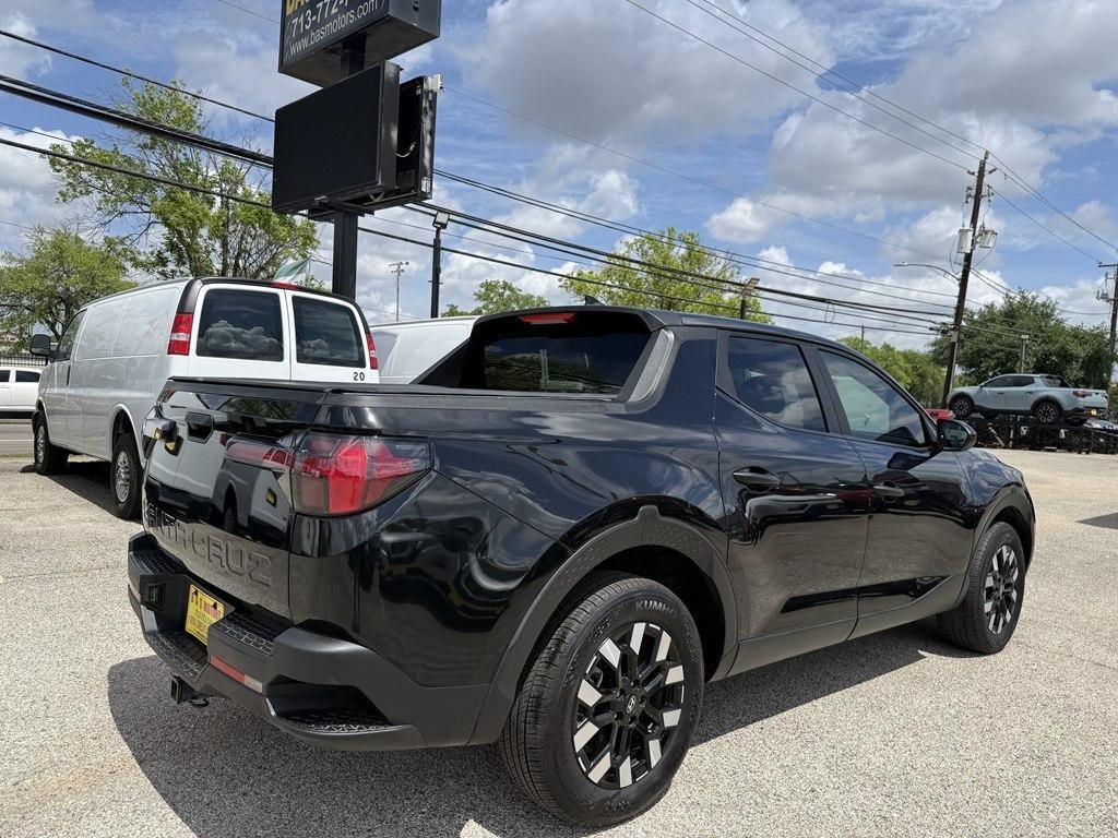 Used 2025 Hyundai Santa Cruz SE FWD image 6