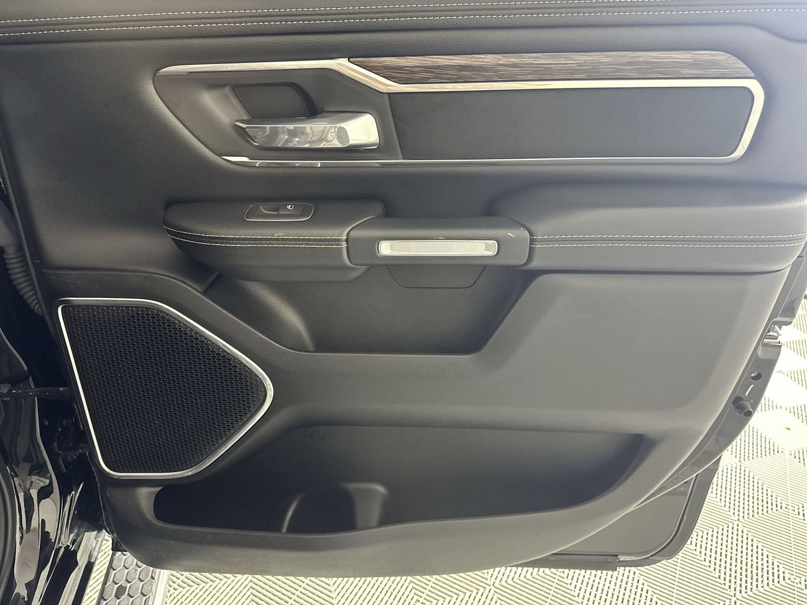 Used 2019 RAM 1500 Laramie AWD/4WD image 31