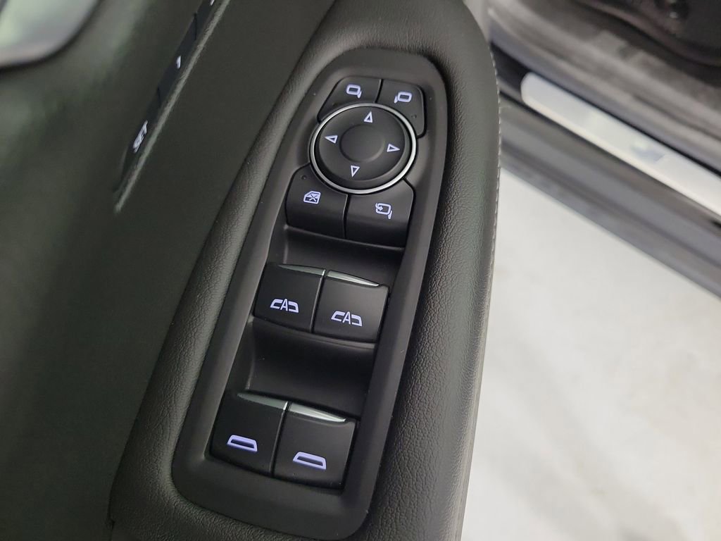 Used 2023 Cadillac XT6 Premium Luxury w/ Technology Package FWD image 21