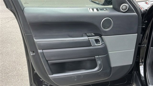 Used 2018 Land Rover Range Rover Sport HSE image 9