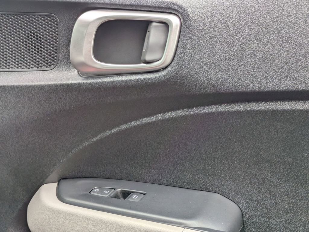 Used 2025 Hyundai Venue SEL image 33