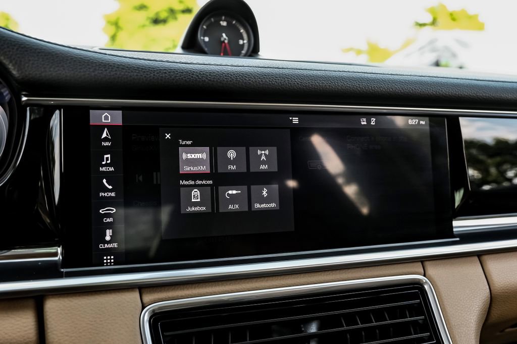 Used 2018 Porsche Panamera 4 image 37