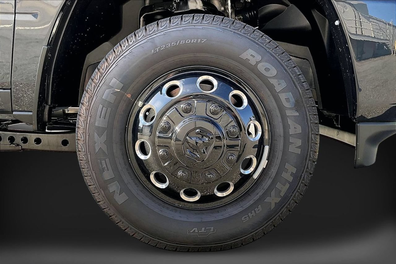 New 2026 RAM 3500 Big Horn AWD/4WD image 32