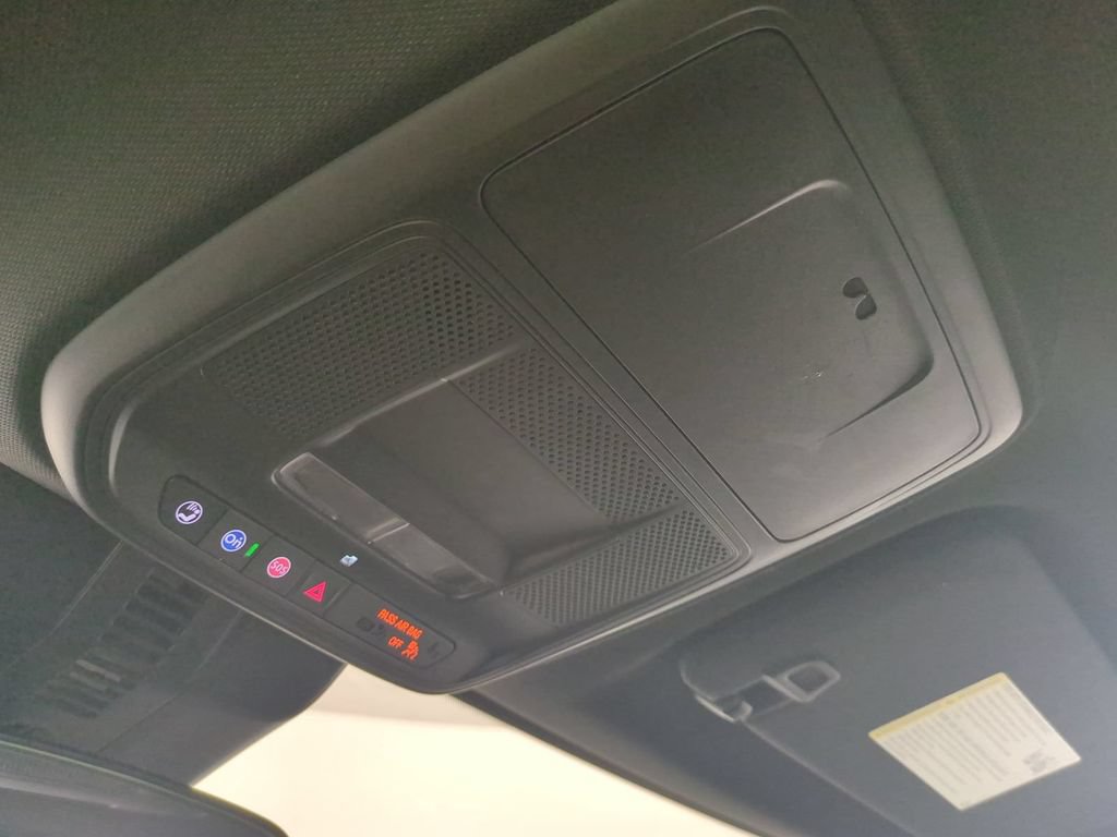 Used 2026 Chevrolet Traverse LT FWD image 25