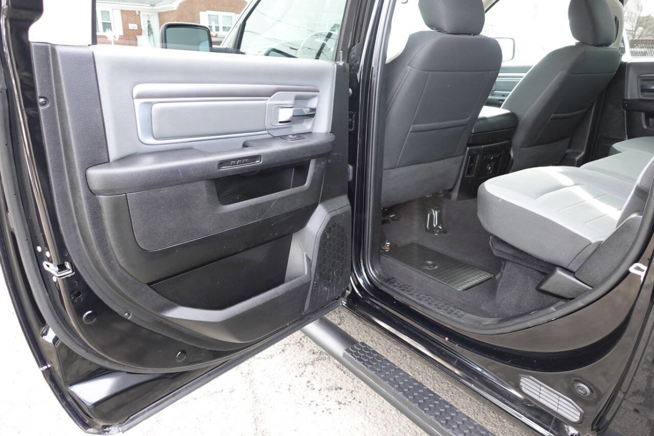 Used 2022 RAM 1500 Classic SLT w/ Electronics Convenience Group image 17