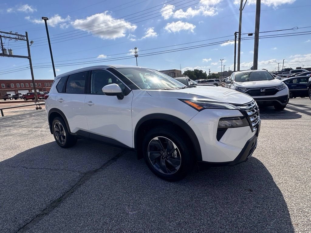 Certified 2025 Nissan Rogue SV FWD image 10