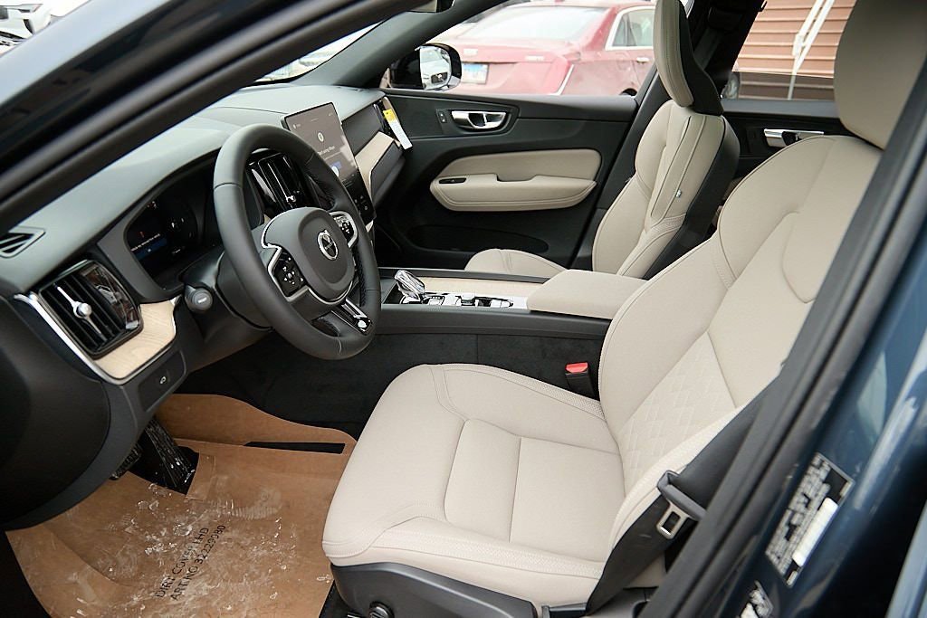 New 2026 Volvo XC60 B5 Plus w/ Protection Package Premier image 14