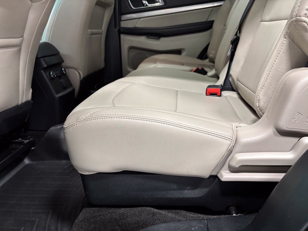 Used 2018 Ford Explorer XLT w/ Equipment Group 202A AWD/4WD image 40