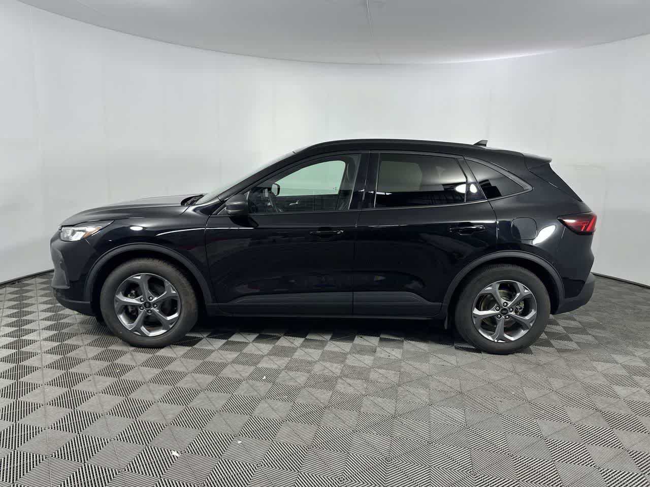 Used 2025 Ford Escape ST-Line FWD image 11