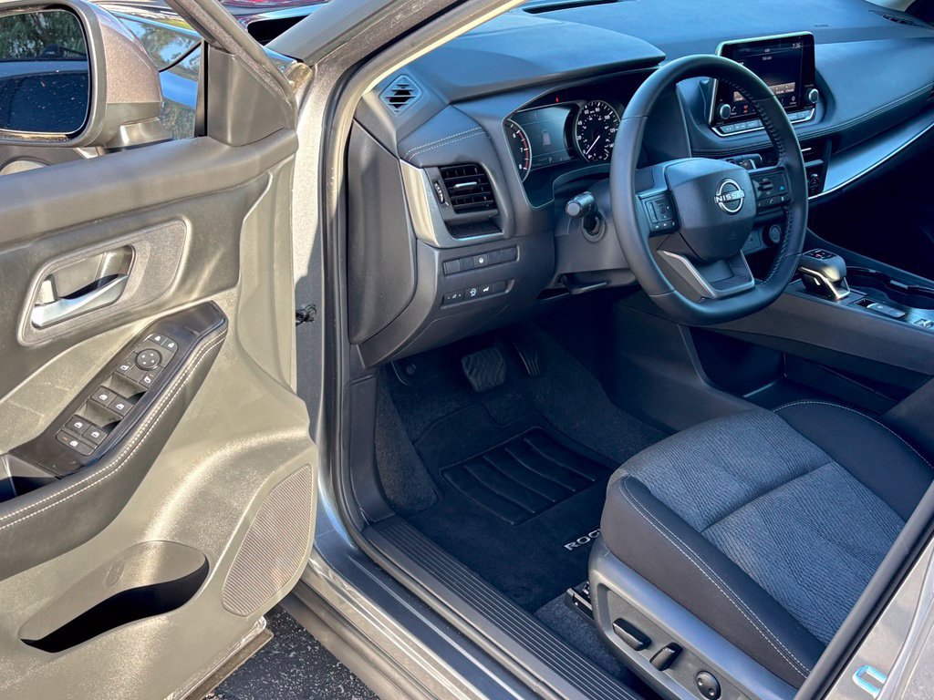 Certified 2026 Nissan Rogue SV FWD image 10