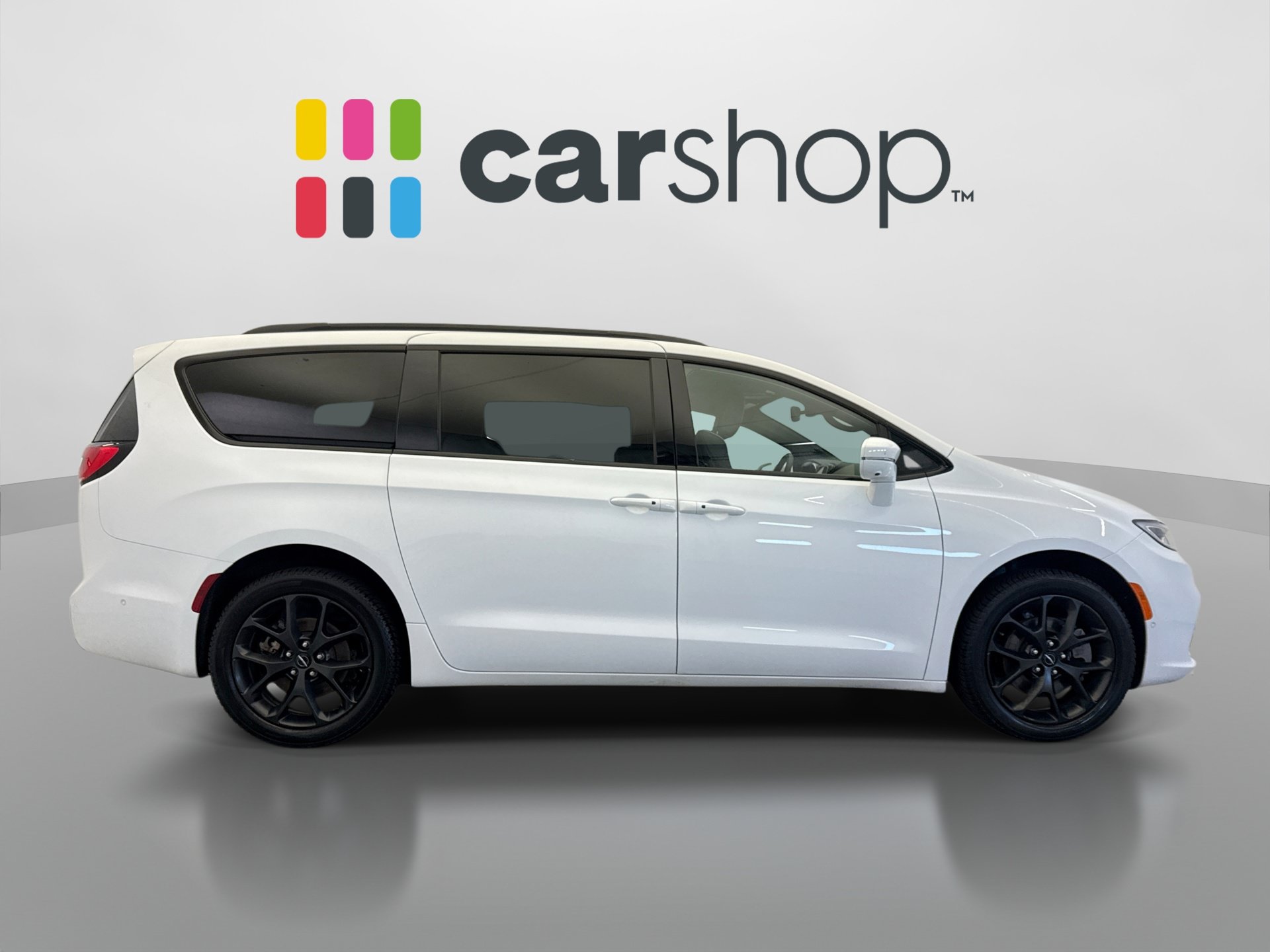 Used 2022 Chrysler Pacifica Limited w/ Uconnect Theater Family Group AWD/4WD image 6
