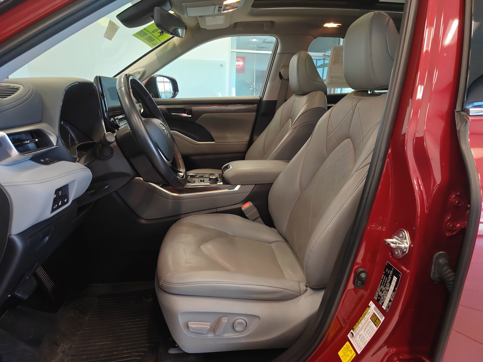 Used 2022 Toyota Highlander Platinum image 11