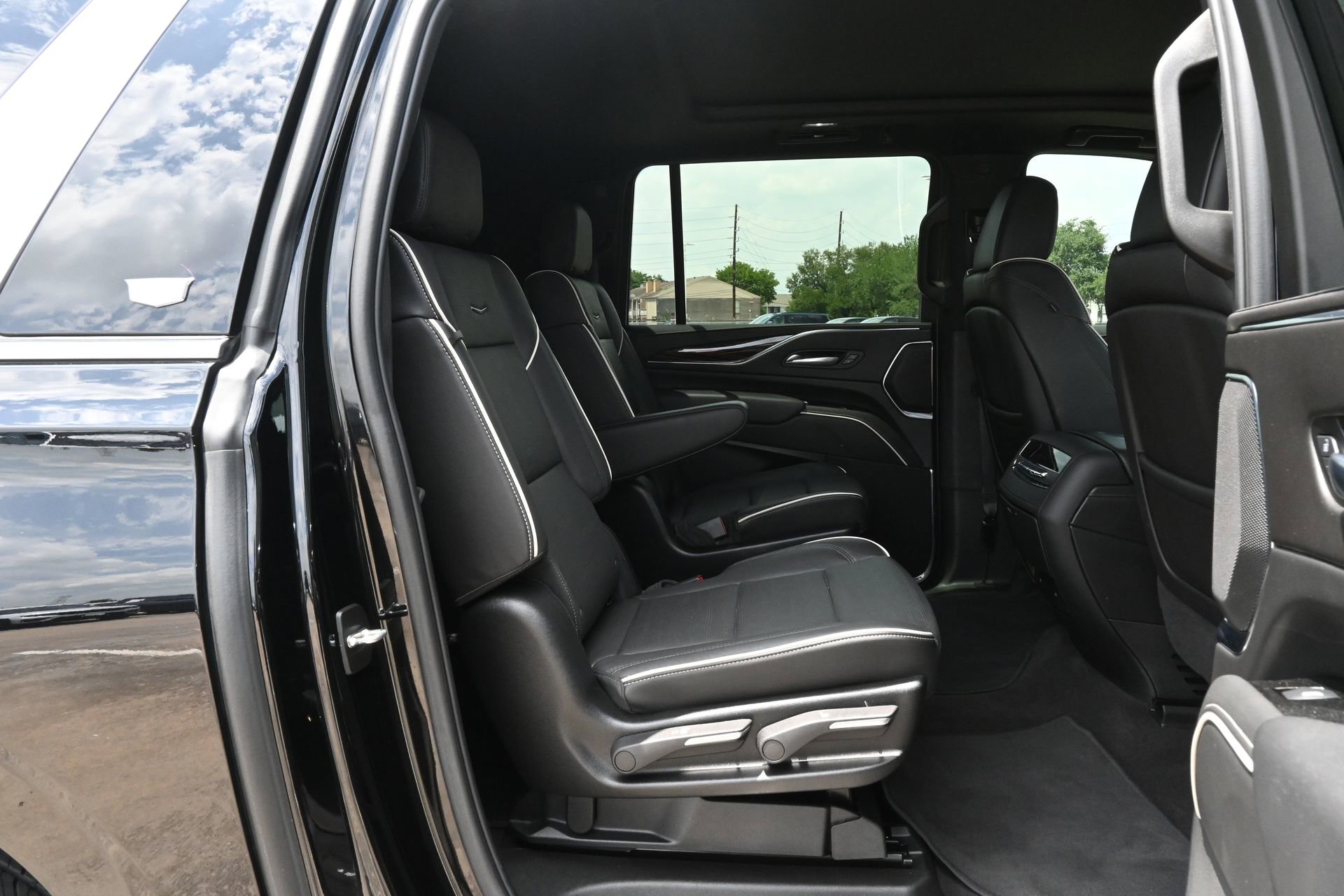Certified 2024 Cadillac Escalade ESV Premium Luxury w/ Performance Package RWD image 24