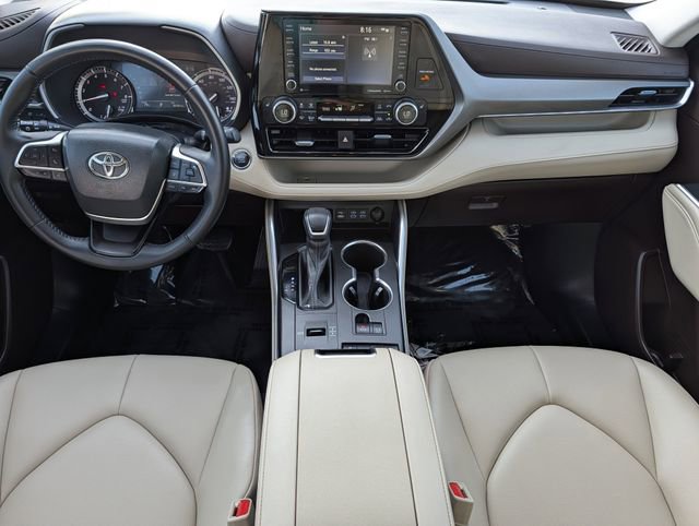 Used 2022 Toyota Highlander XLE FWD image 10